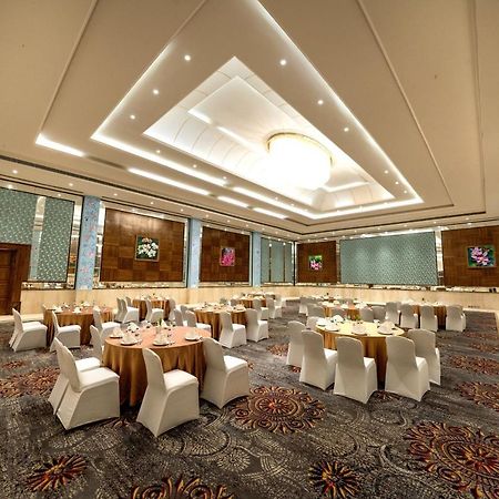 Fairway Golf & Lake Resort Naya Raipur Exterior photo