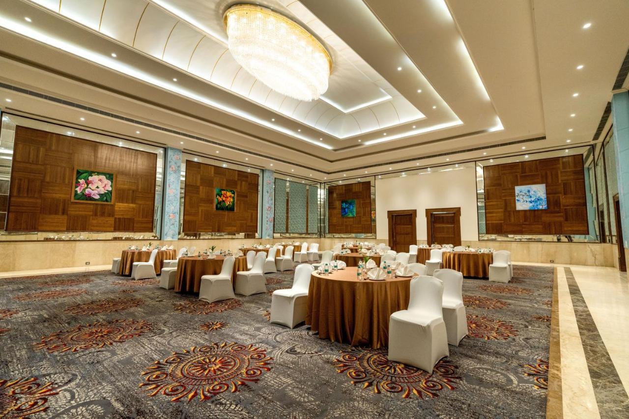 Fairway Golf & Lake Resort Naya Raipur Exterior photo
