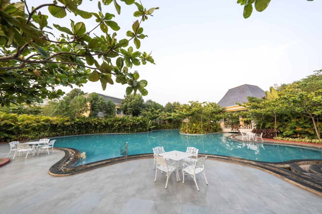 Fairway Golf & Lake Resort Naya Raipur Exterior photo