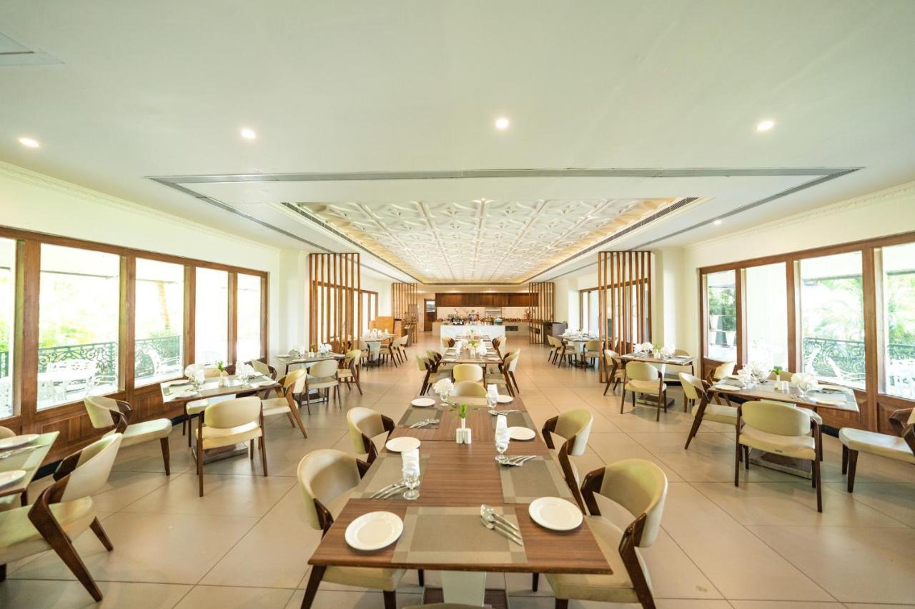Fairway Golf & Lake Resort Naya Raipur Exterior photo